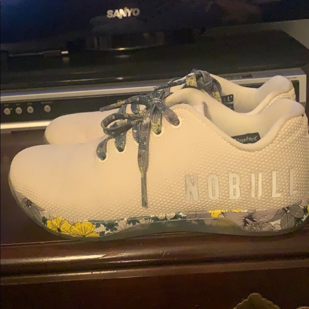 No Bull trainers size 7